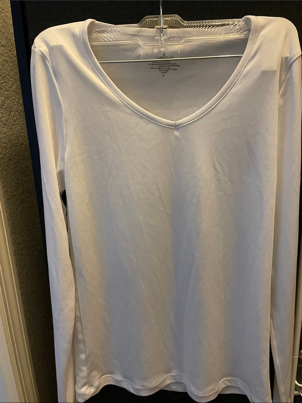 Cuddl Duds Women's White Long-Sleeve V-Neck Top, S